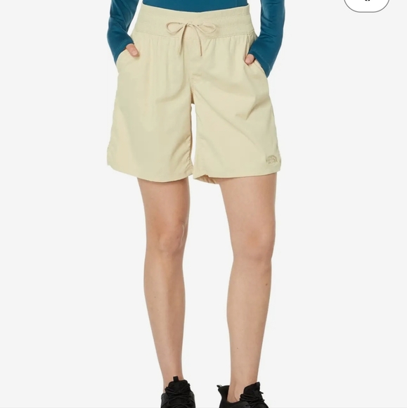 THE NORTH FACE Women's Aphrodite Motion Bermuda Short - Picture 4 of 12